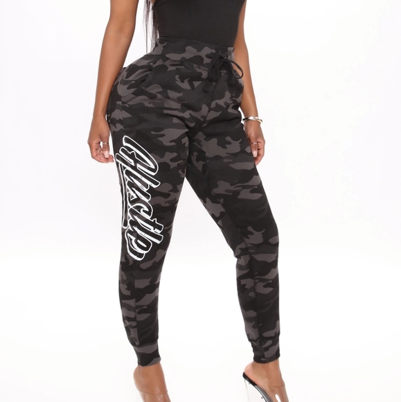 SOLD Fashion nova Hustle hard camo sweat pants - Picture 1 of 5